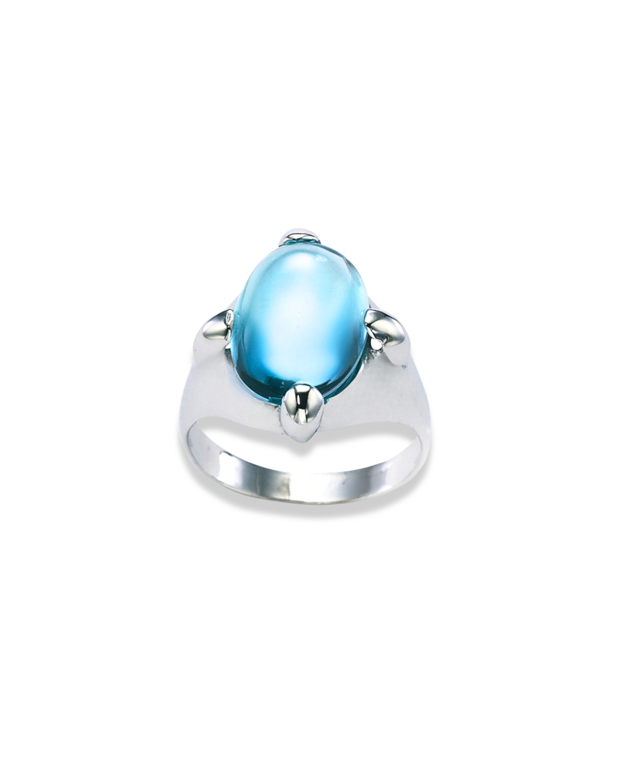 En la imagen se presenta el Anillo Aureo, elegantemente forjado en plata de ley 925 con opciones de acabado en oro amarillo o blanco. En el centro, un cabochón de topacio natural de 14x10 mm brilla con matices azules, aportando un toque de lujo y serenidad a cualquier atuendo. Ideal para realzar la elegancia en ocasiones especiales.