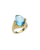 En la imagen se presenta el Anillo Aureo, elegantemente forjado en plata de ley 925 con opciones de acabado en oro amarillo o blanco. En el centro, un cabochón de topacio natural de 14x10 mm brilla con matices azules, aportando un toque de lujo y serenidad a cualquier atuendo. Ideal para realzar la elegancia en ocasiones especiales.